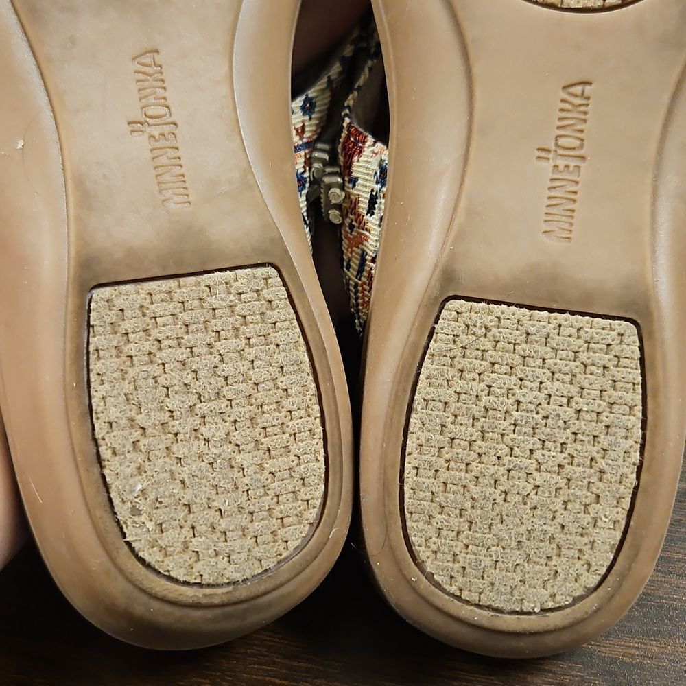 Minnetonka Embroidered Thong Sandals – Size 10 - Picture 7 of 8